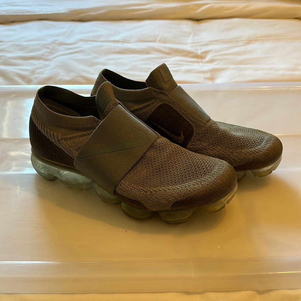 Nike women’s vapormax moc dark stucco clay green, size 12.